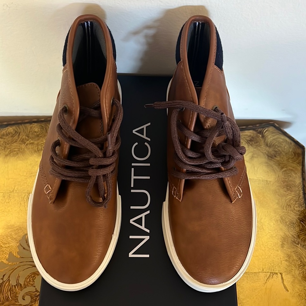 Brand New Nautica Breakwater
High Top Faux Leather Boot Lace Up Sneakers